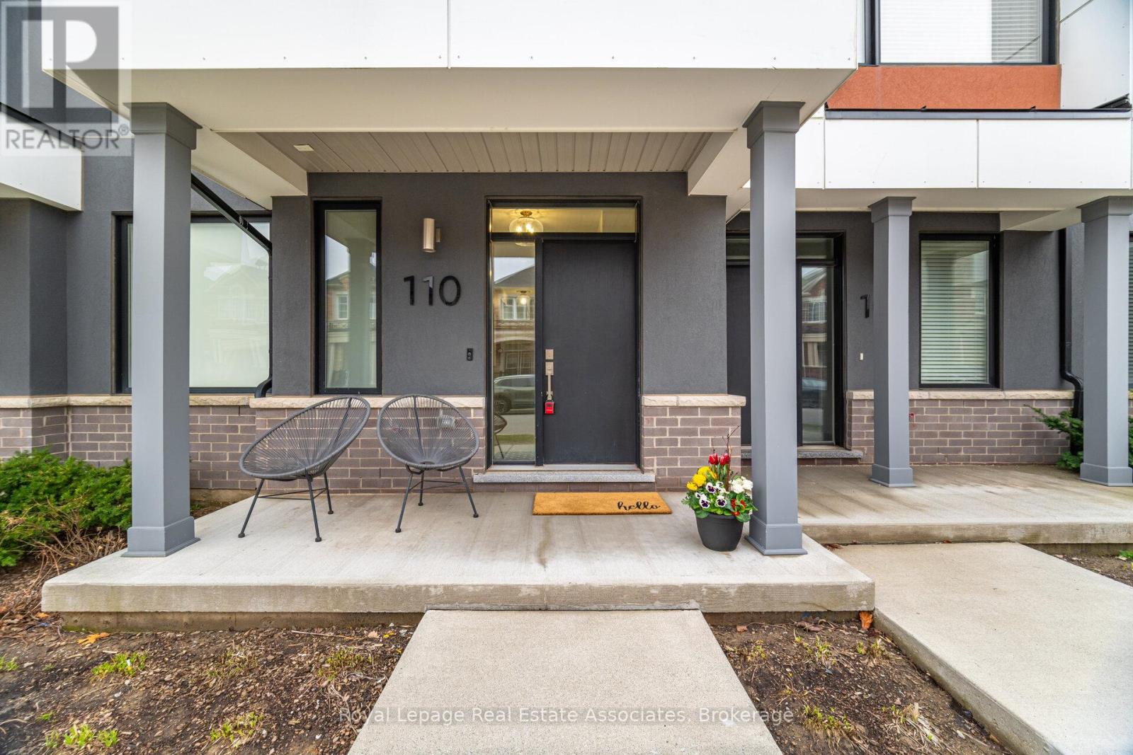 Row / Townhouse for Sale in 110 HUGUENOT ROAD|Oakville (GO Glenorchy), Ontario L6H0J6 4