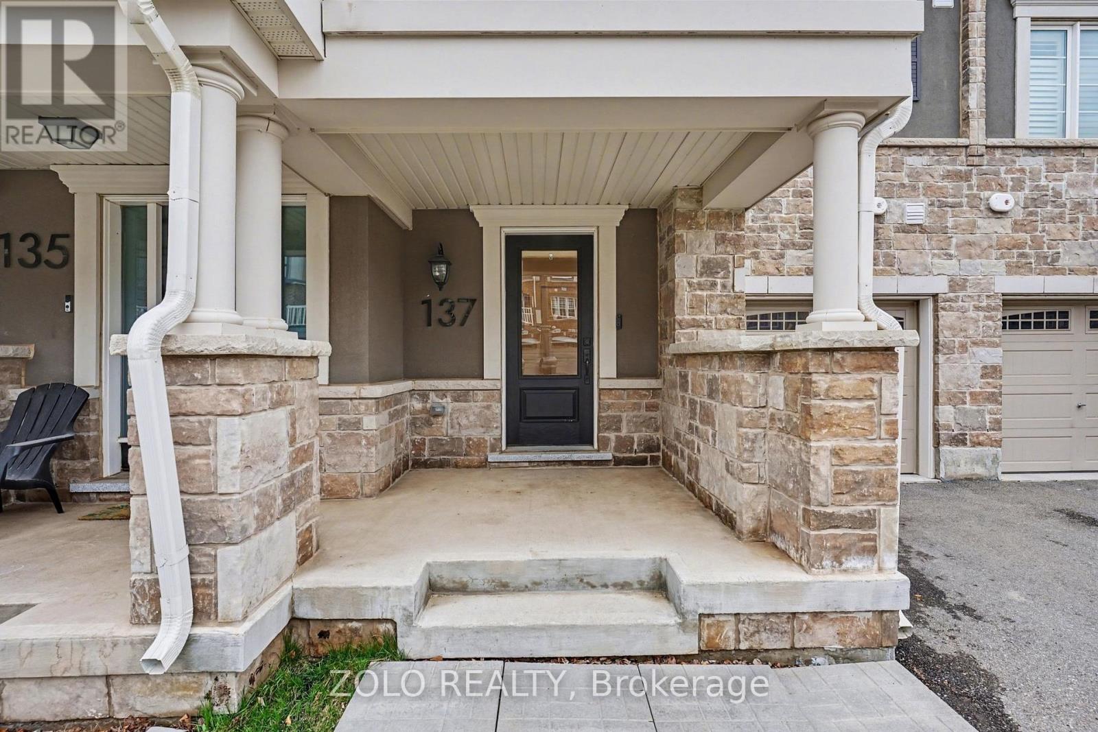 Row / Townhouse for Sale in 137 CHRISTOPHER ROAD|Oakville (GO Glenorchy), Ontario L6H0X9 2