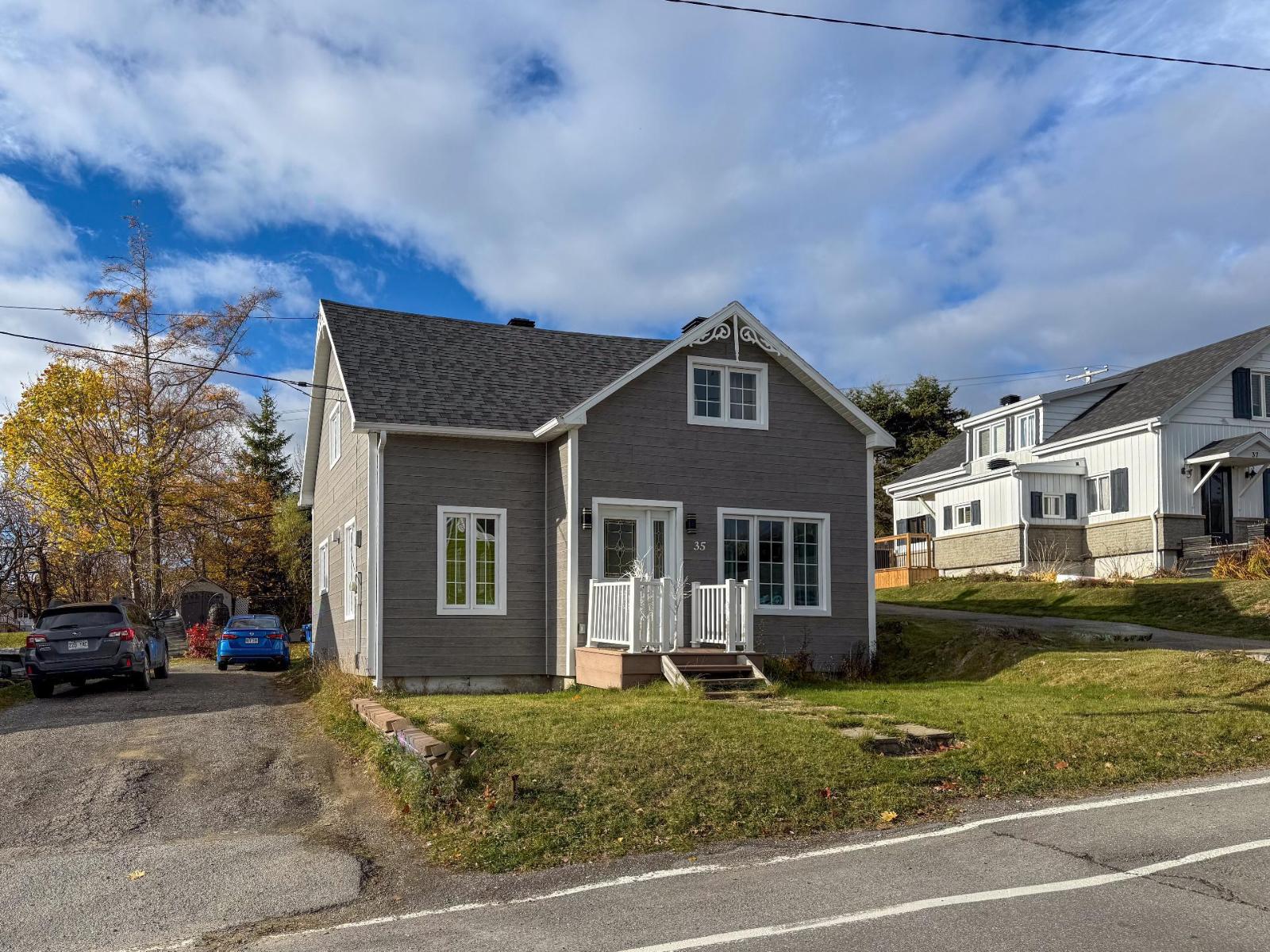 35 Rue Monseigneur-Ross, Gaspé, Quebec G4X1L7