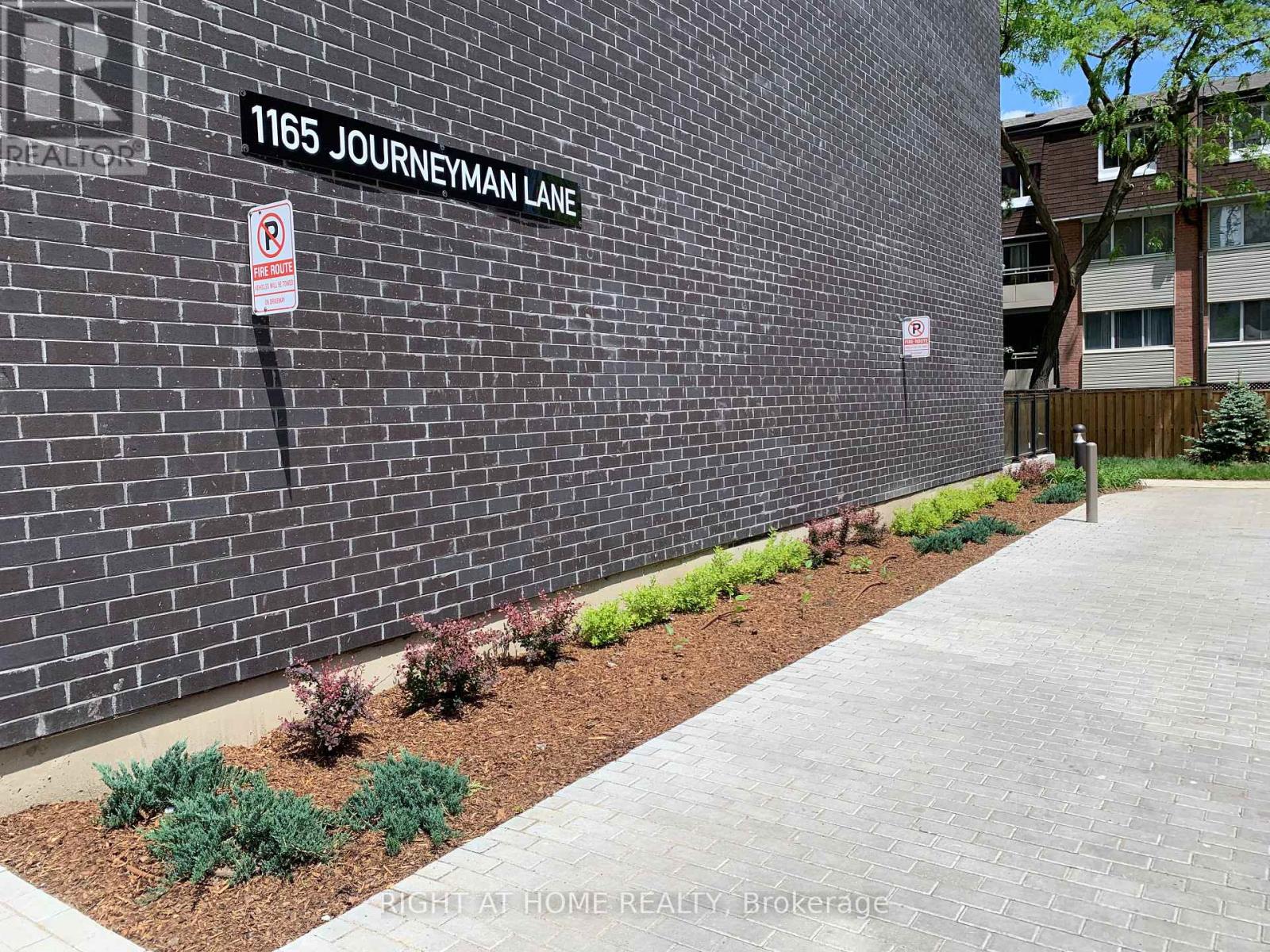 Row / Townhouse for Sale in 112 - 1165 JOURNEYMAN LANE W|Mississauga (Clarkson), Ontario L5J0B6 5