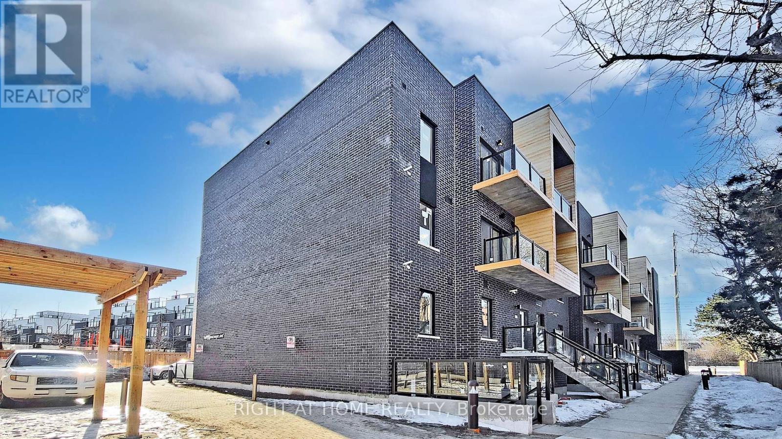 Row / Townhouse for Sale in 112 - 1165 JOURNEYMAN LANE W|Mississauga (Clarkson), Ontario L5J0B6 4