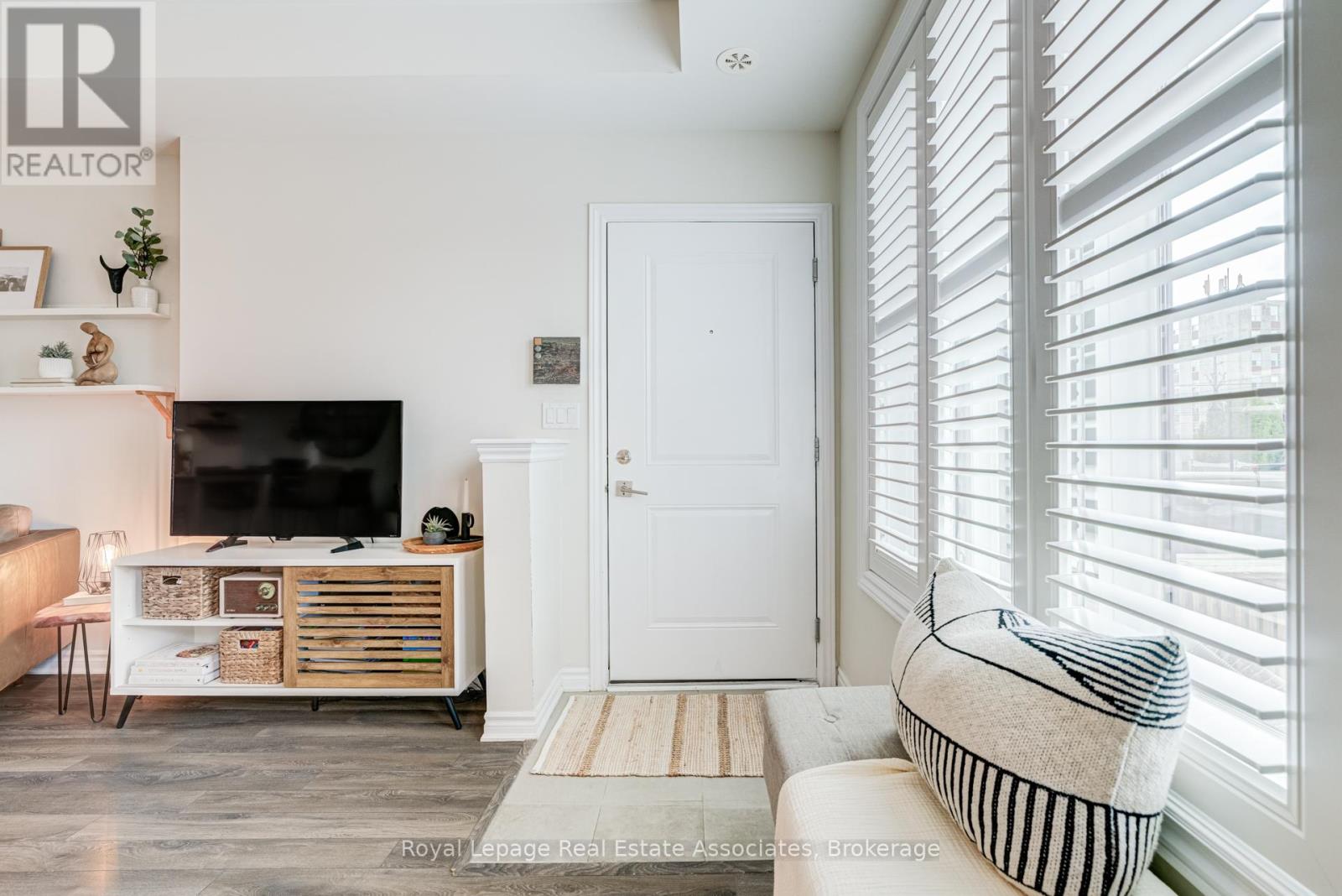 Row / Townhouse for Sale in 13 - 95 EASTWOOD PARK GARDENS|Toronto (Long Branch), Ontario M8W0B9 3