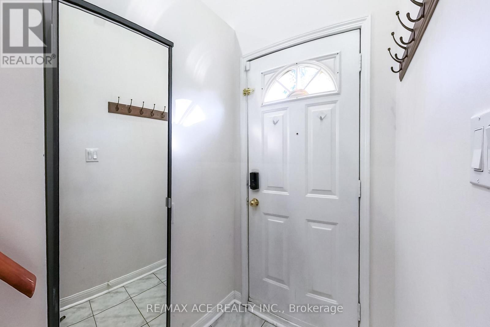 Row / Townhouse for Sale in 22 - 1525 SOUTH PARADE COURT|Mississauga (East Credit), Ontario L5M6E9 5