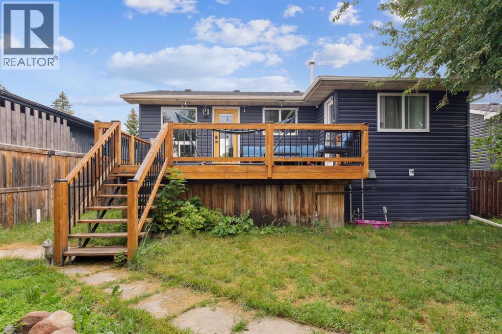 House for Sale in 147 Falchurch Crescent NE|Calgary, Alberta T3J1J9