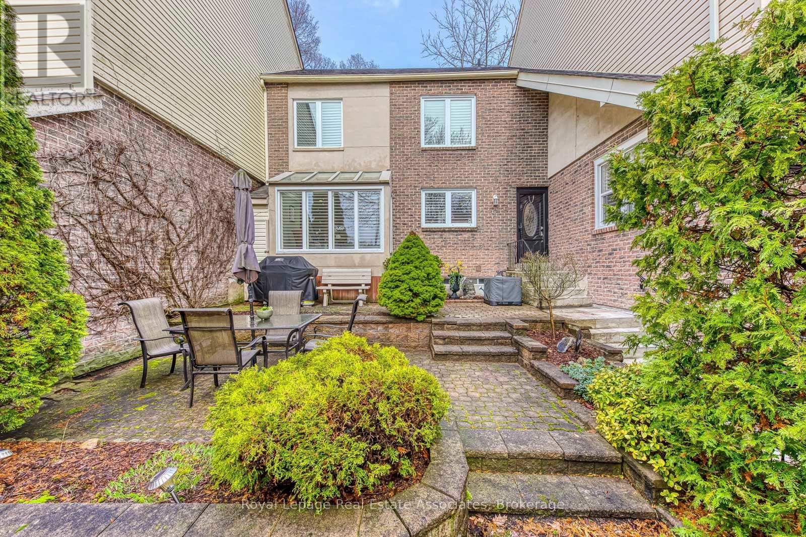 Row / Townhouse for Sale in 1192 KOS BOULEVARD|Mississauga (Lorne Park), Ontario L5J4L7 2