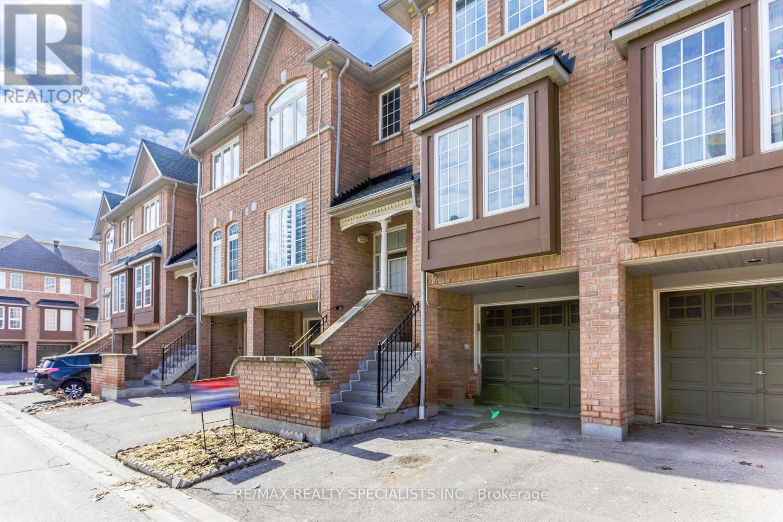 Row / Townhouse for Sale in 62 - 50 STRATHAVEN DRIVE|Mississauga (Hurontario), Ontario L5R4E7 3