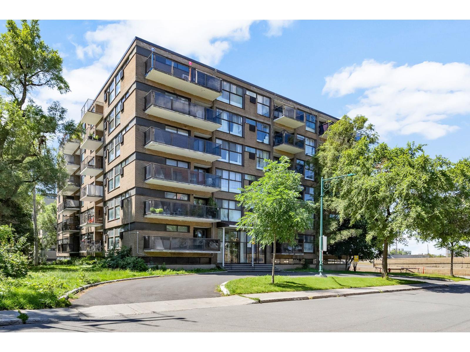 2450 Ch. Athlone, #606, Mont-Royal, Quebec H3R3H6