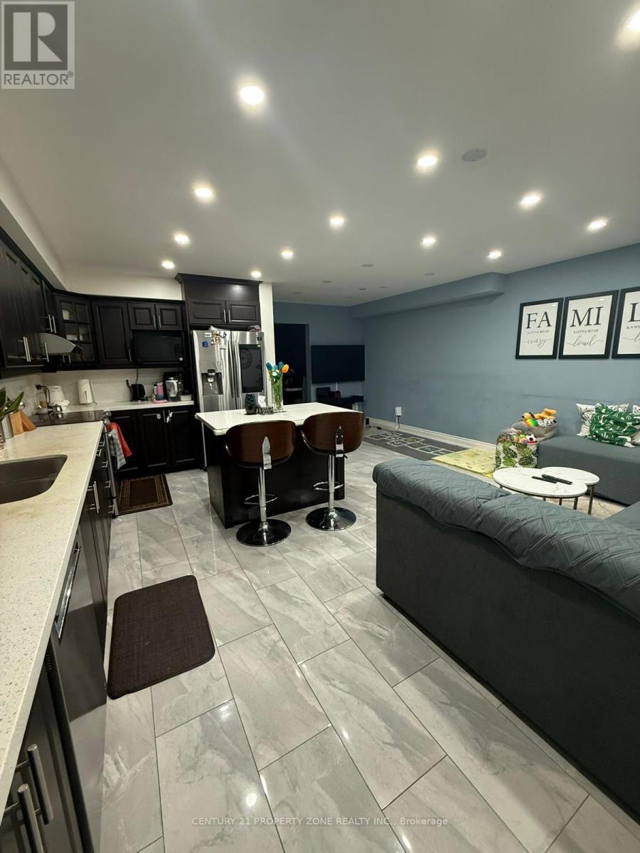 Row / Townhouse for Sale in 321 ASPENDALE CRESCENT|Mississauga (Meadowvale Village), Ontario L5W0E7 3