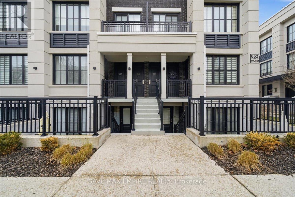 Row / Townhouse for Sale in 227 - 652 CRICKLEWOOD DRIVE|Mississauga (Mineola), Ontario L5G0B7 2