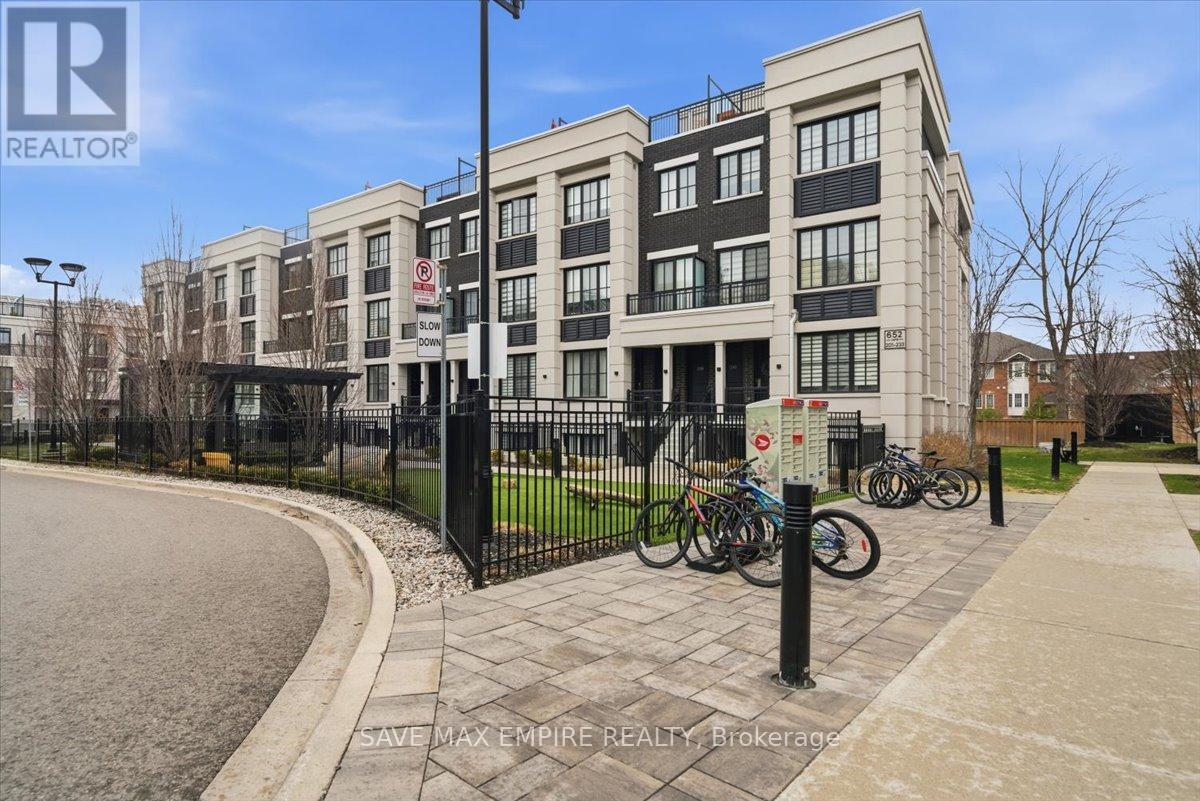 Row / Townhouse for Sale in 227 - 652 CRICKLEWOOD DRIVE|Mississauga (Mineola), Ontario L5G0B7 3