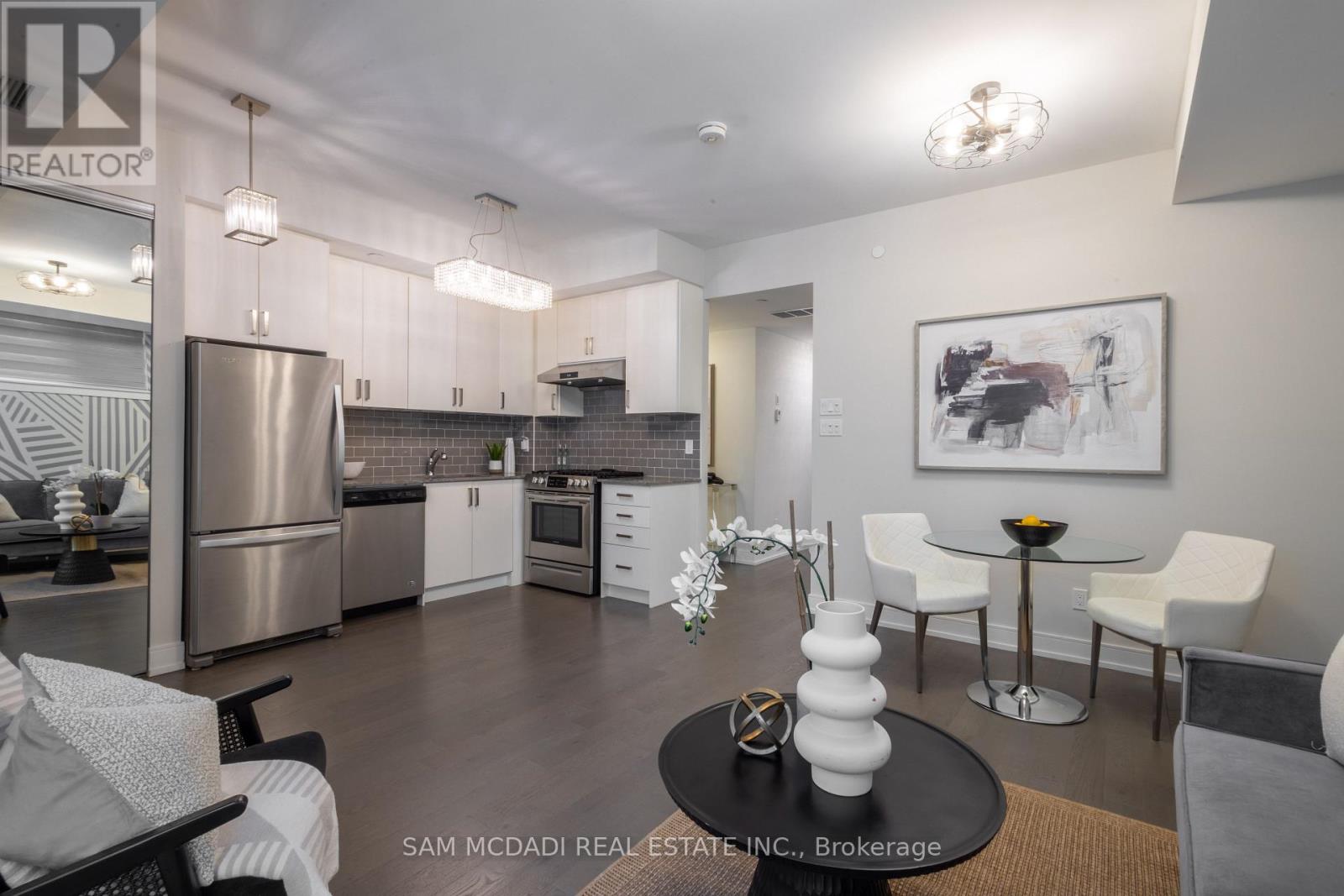 Row / Townhouse for Sale in 1 - 670 ATWATER AVENUE|Mississauga (Mineola), Ontario L5G0B6 3