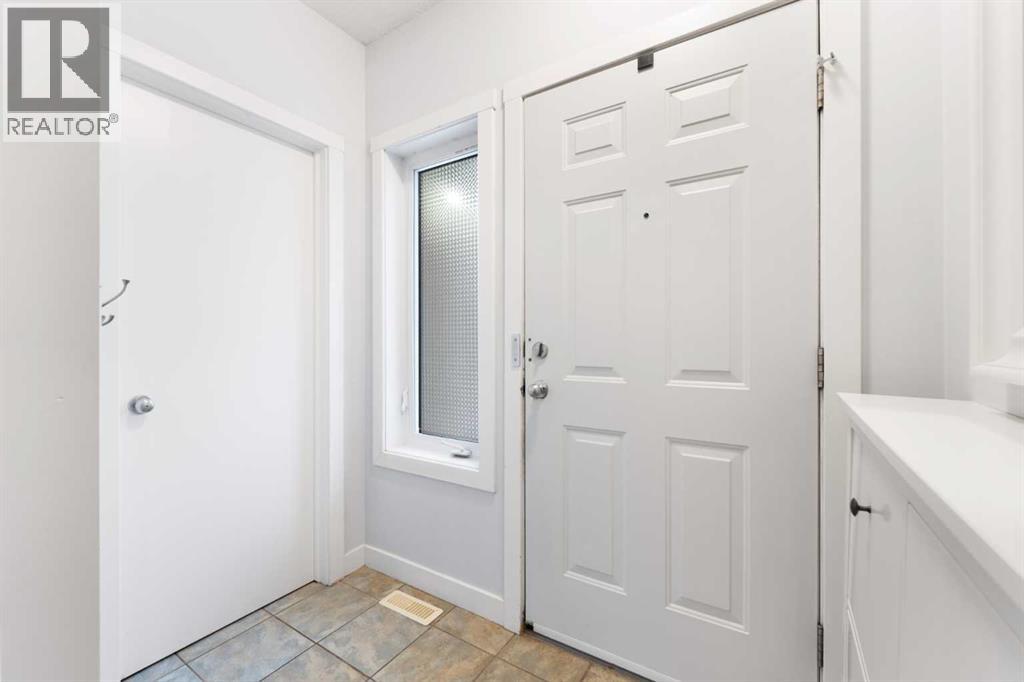 Row / Townhouse for Sale in 2, 1620 27 Avenue SW|Calgary, Alberta T2T1G6 3