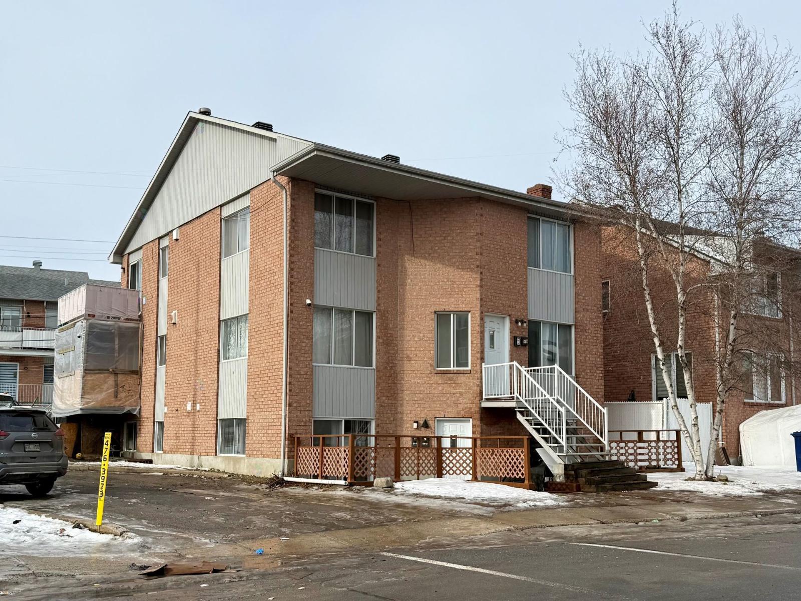 5410-5416 Av. Clarendon, Laval (Chomedey), Quebec H7W5B1