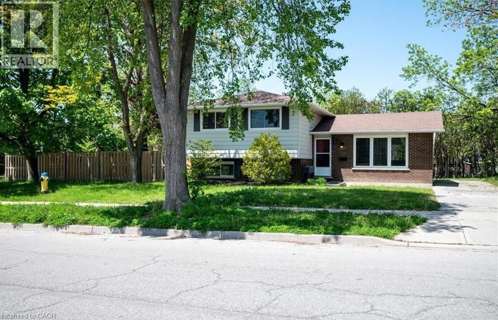 152 MACGREGOR Crescent, Waterloo, Ontario N2J3W9