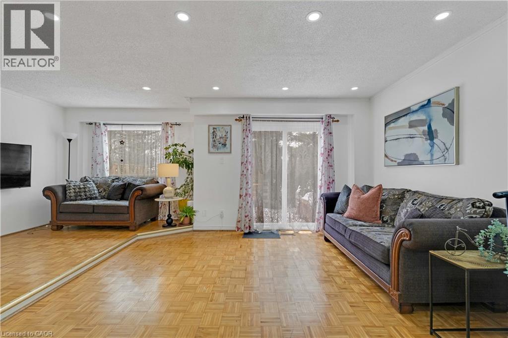 Row / Townhouse for Sale in 1180 MISSISSAUGA VALLEY Boulevard Unit# 4|Mississauga, Ontario L5A3M9 4