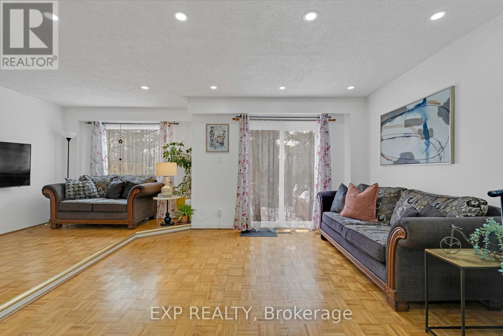 Row / Townhouse for Sale in 4 - 1180 MISSISSAUGA VALLEY BOULEVARD|Mississauga (Mississauga Valleys), Ontario L5A3M9 4