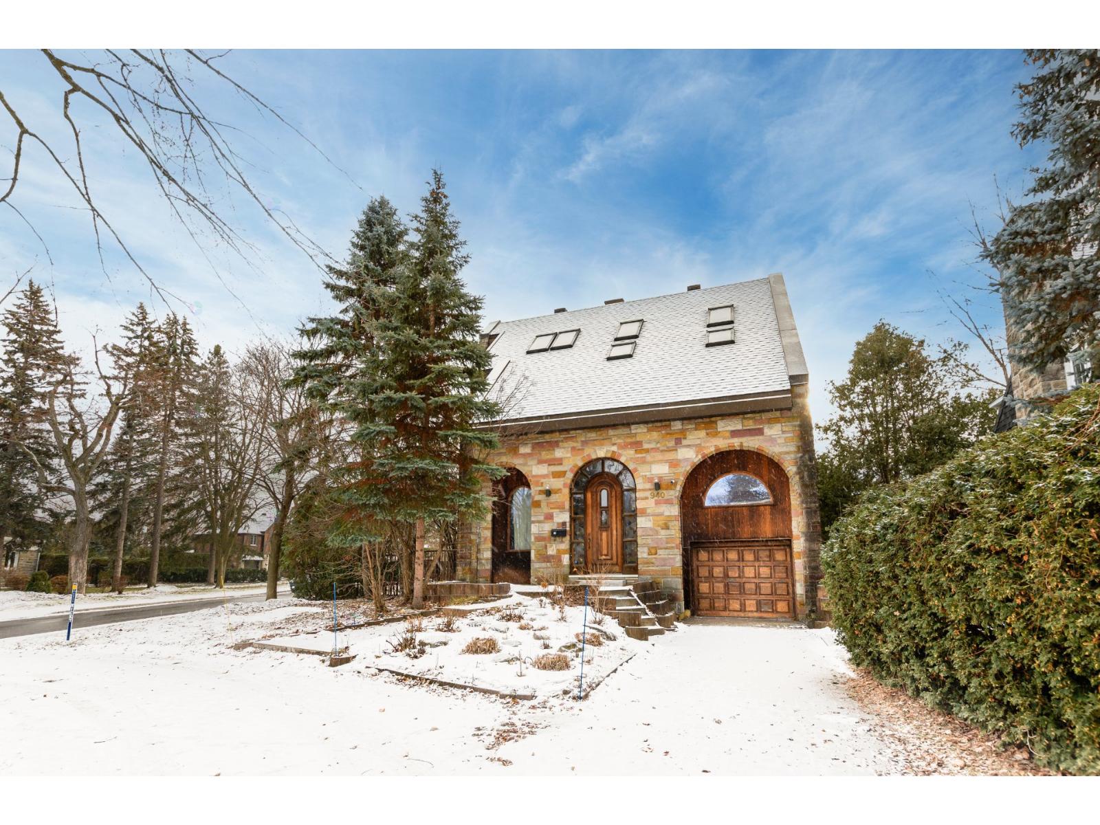 940 Ch. MacNaughton, Mont-Royal, Quebec H3R3A5