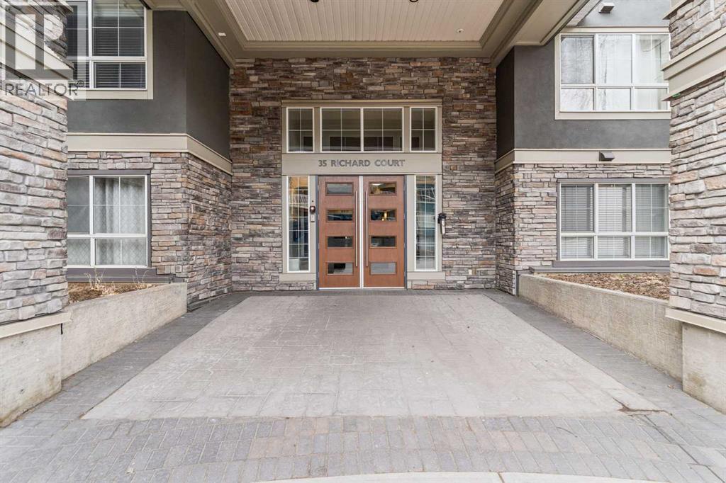 Apartment for Sale in 113, 35 Richard Court SW|Calgary, Alberta T3E7N9 3