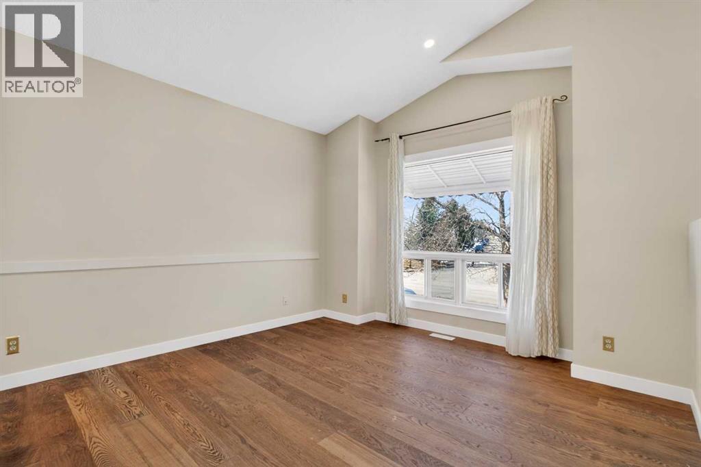 House for Sale in 252 Erin Woods Drive SE|Calgary, Alberta T2B3B9 5