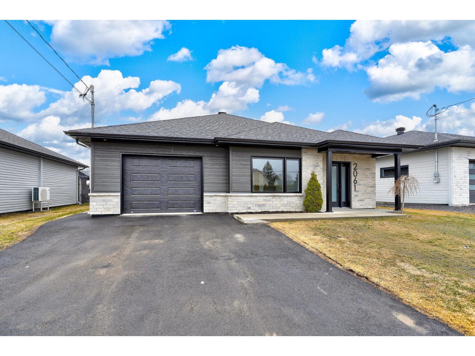 2061 Place des Jardins, Saint-Félix-de-Valois, Quebec J0K2M0