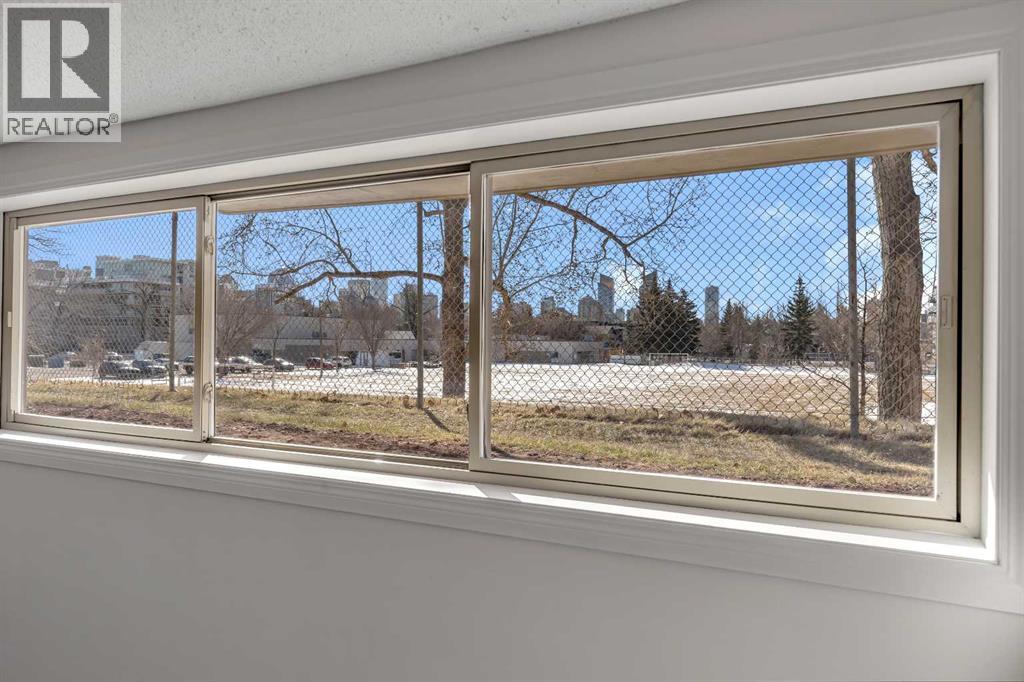 Apartment for Sale in 133, 1421 7 Avenue NW|Calgary, Alberta T2N0Z3 5