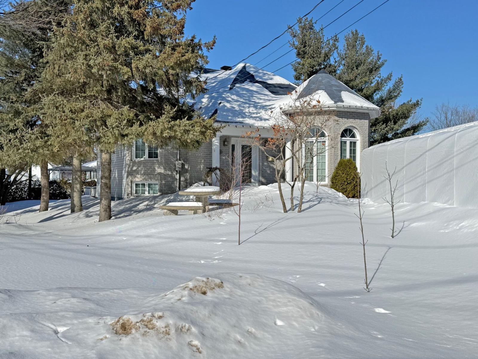 251 Rue St-Ignace, Montmagny, Quebec G5V1S4