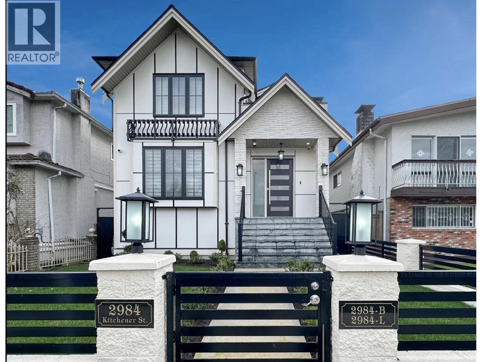 2984 KITCHENER STREET|Vancouver, British Columbia V5K3E5