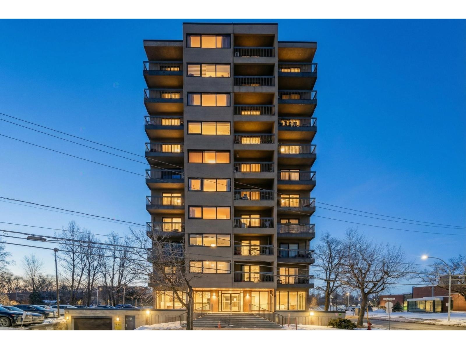 231 Rue Riverside, #1005, Saint-Lambert, Quebec J4P1A3