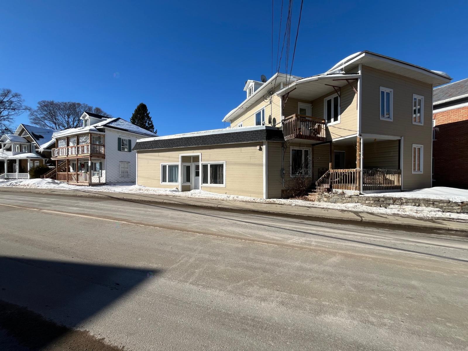 376-380 Rue St-Étienne, La Malbaie, Quebec G5A1M5