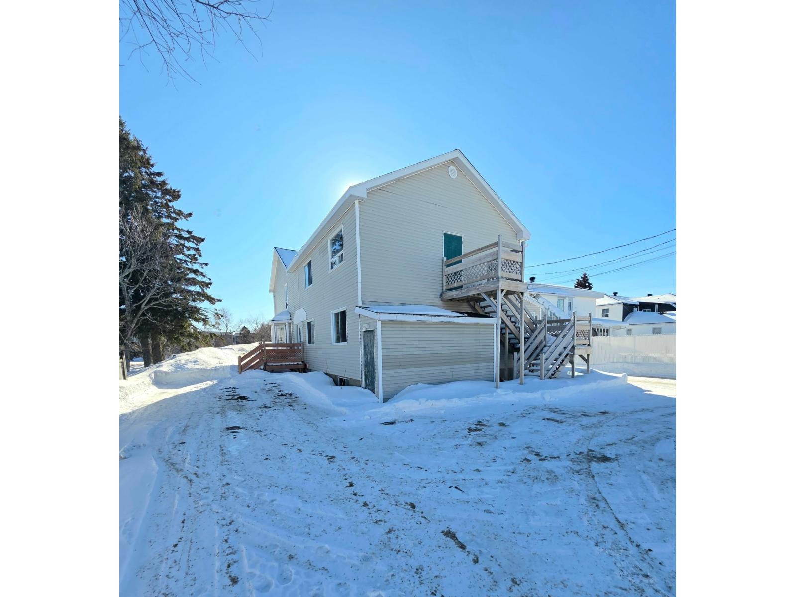 852 Boul. Joliet, Baie-Comeau, Quebec G5C1P4