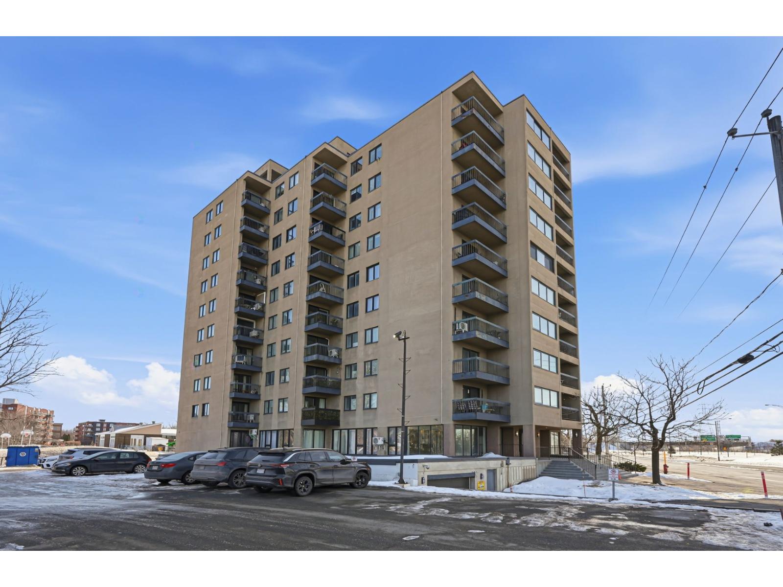 231 Rue Riverside, #303, Saint-Lambert, Quebec J4P1A3
