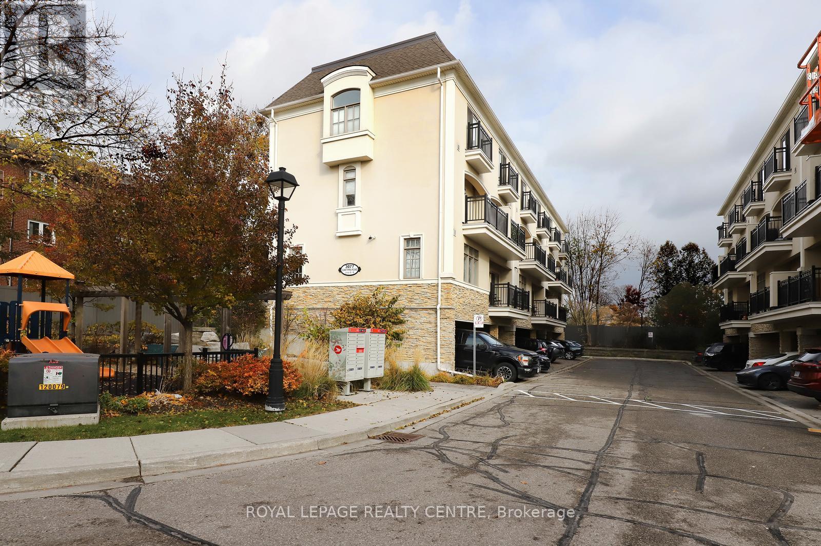Row / Townhouse for Sale in 10 - 3077 CAWTHRA ROAD|Mississauga (Applewood), Ontario L5A2X4 2