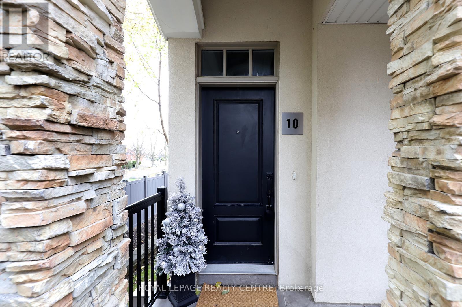 Row / Townhouse for Sale in 10 - 3077 CAWTHRA ROAD|Mississauga (Applewood), Ontario L5A2X4 4