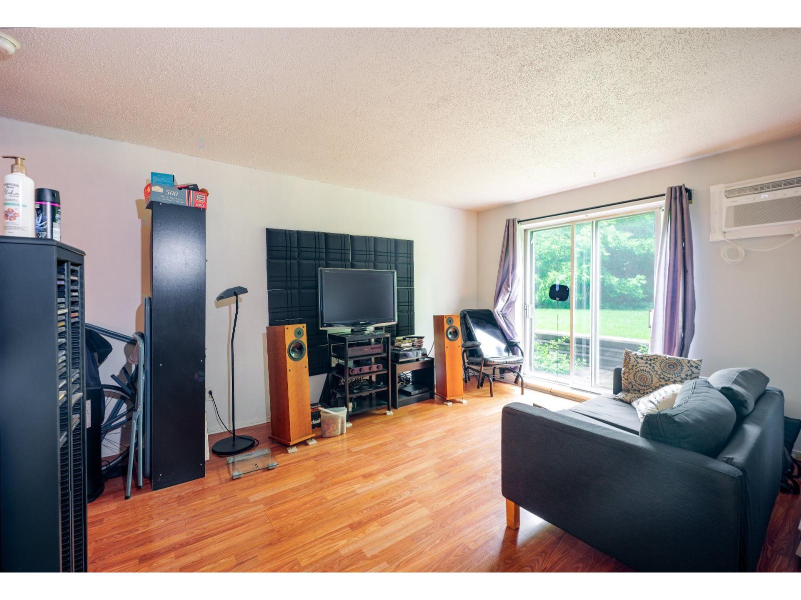 1000 Boul. Laval, #403, Laval (Chomedey), Quebec H7S2K2