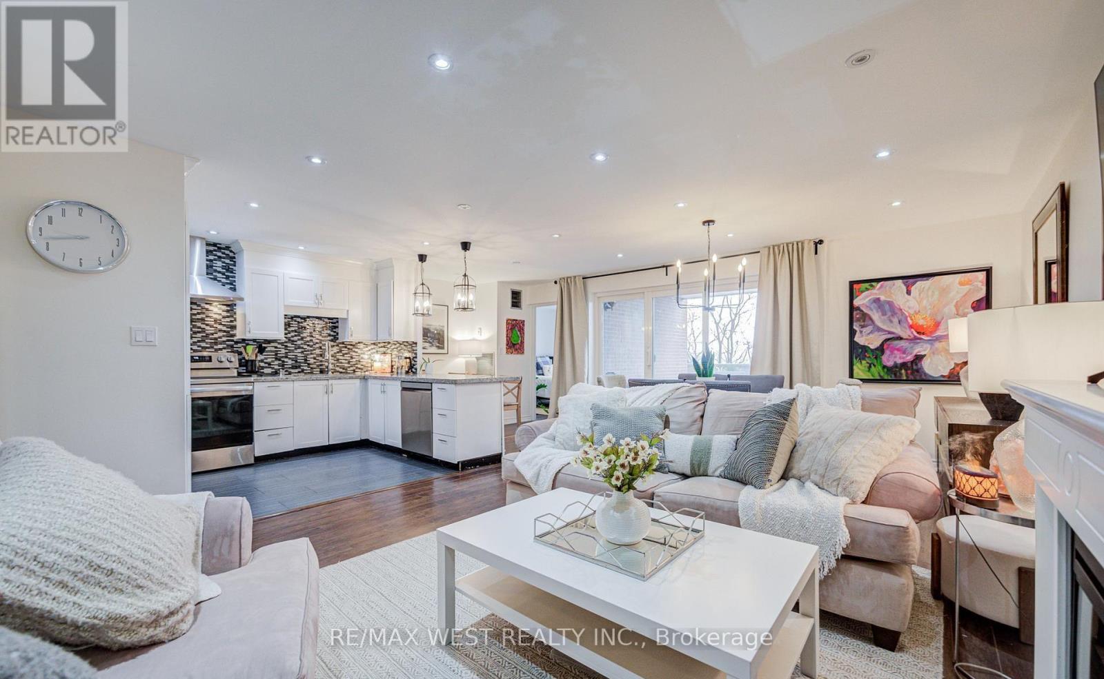 Row / Townhouse for Sale in 320 - 3025 THE CREDIT WOODLANDS DRIVE|Mississauga (Erindale), Ontario L5C2V3