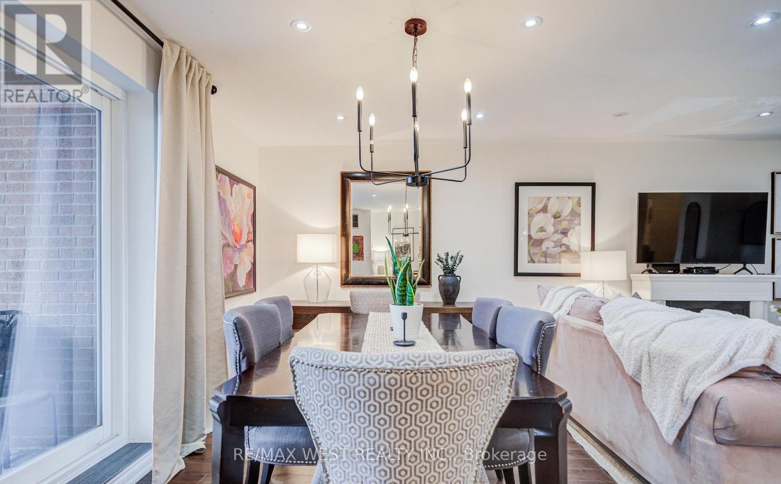 Row / Townhouse for Sale in 320 - 3025 THE CREDIT WOODLANDS DRIVE|Mississauga (Erindale), Ontario L5C2V3 5