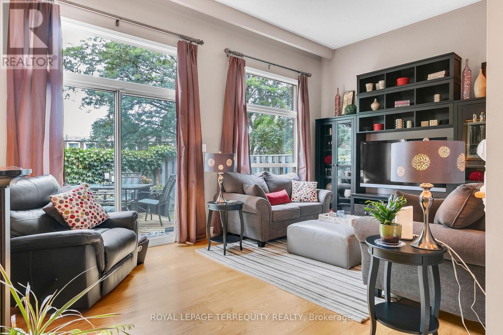 Row / Townhouse for Sale in 74 SILVER SHADOW PATH|Toronto (Markland Wood), Ontario M9C4Y2 4