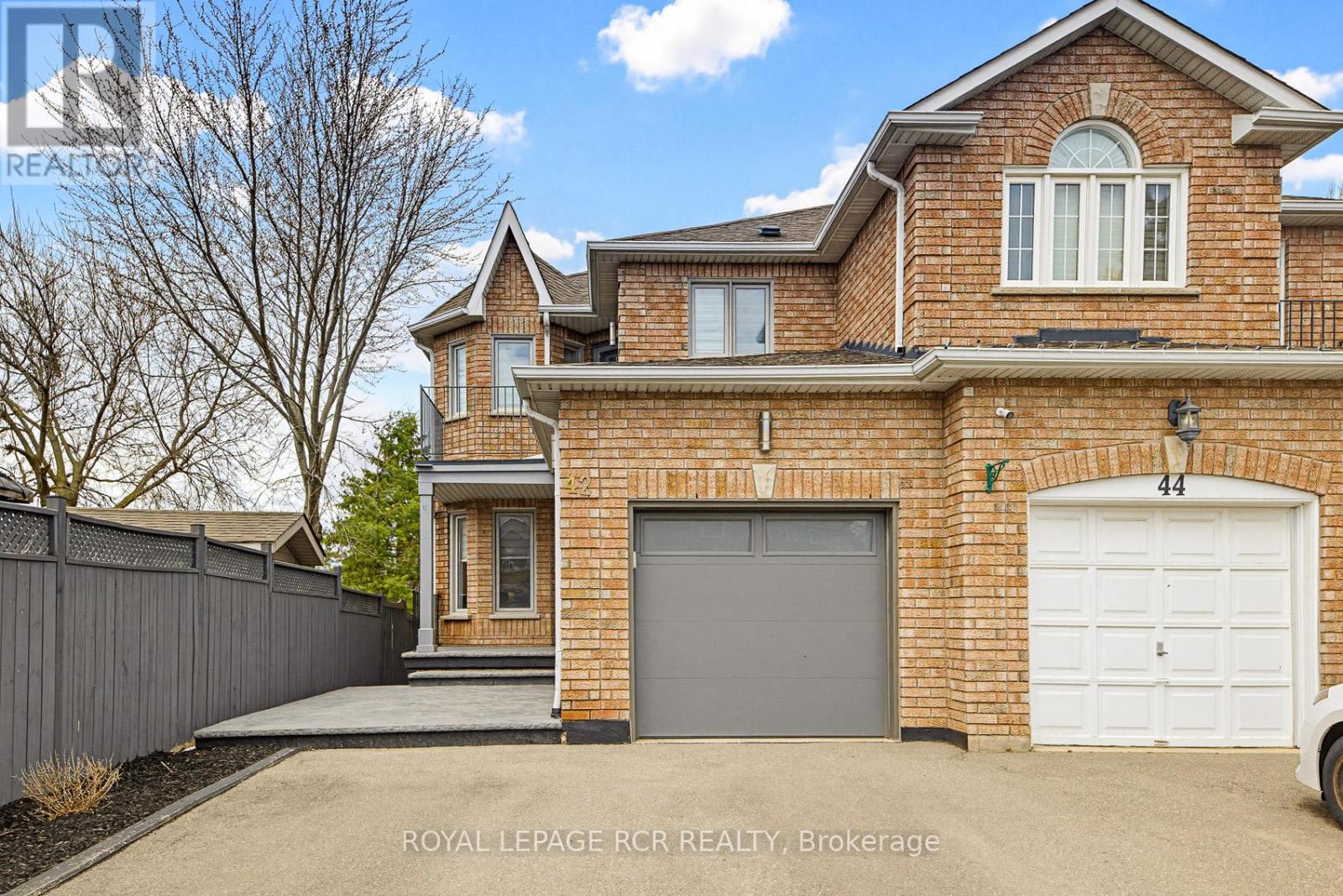 42 ARCHBURY CIRCLE