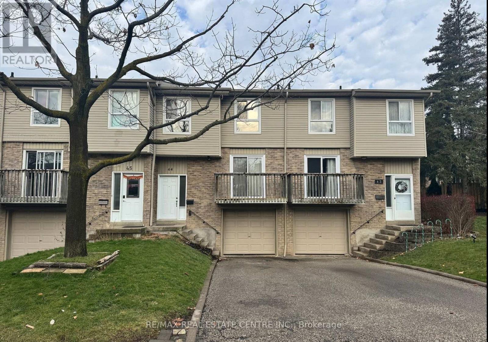 Row / Townhouse for Sale in 44 - 5536 MONTEVIDEO ROAD|Mississauga (Meadowvale), Ontario L5N2P4 2