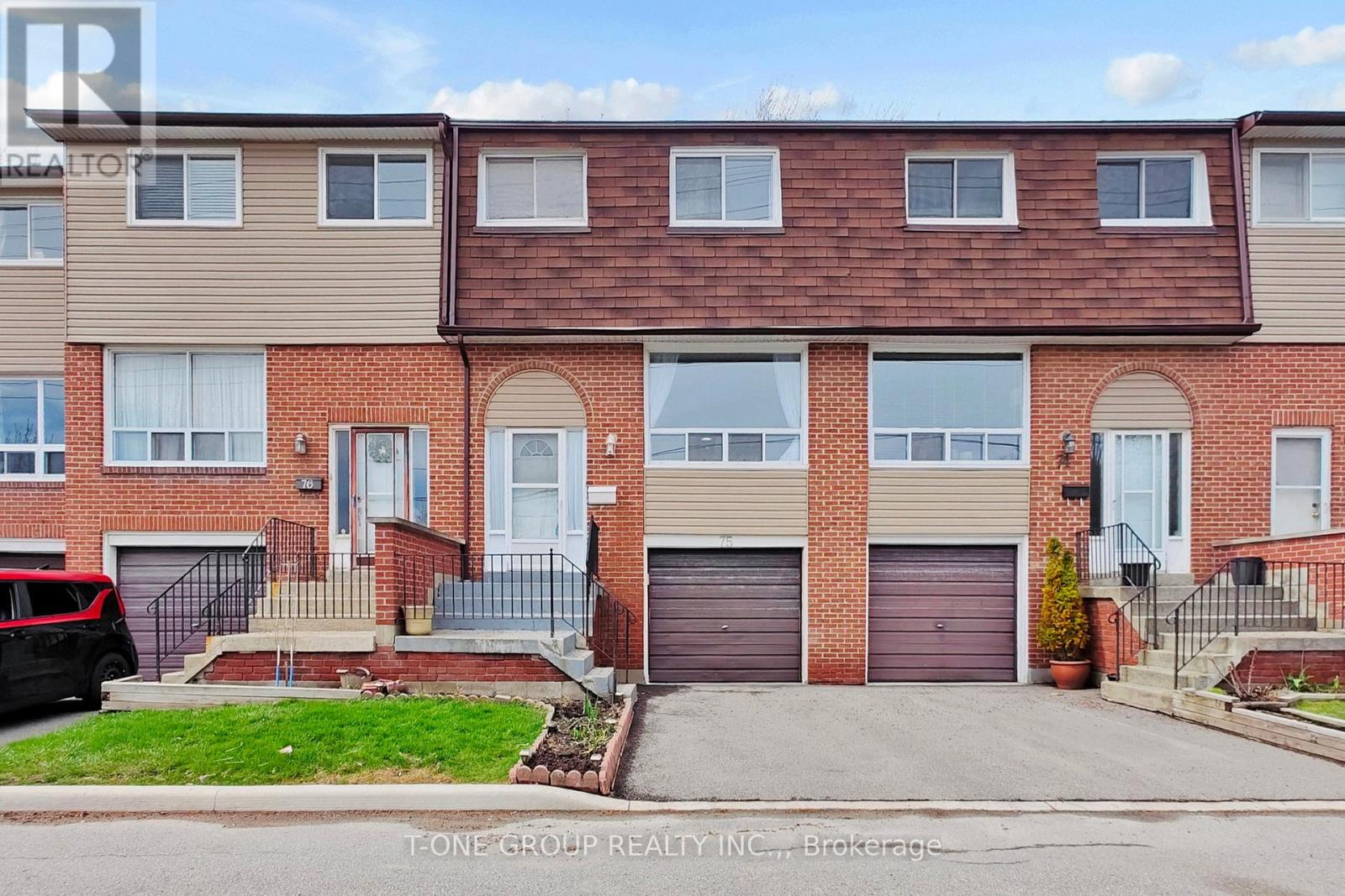 Row / Townhouse for Sale in 75 - 3025 CEDARGLEN GATE|Mississauga (Erindale), Ontario L5C2V7