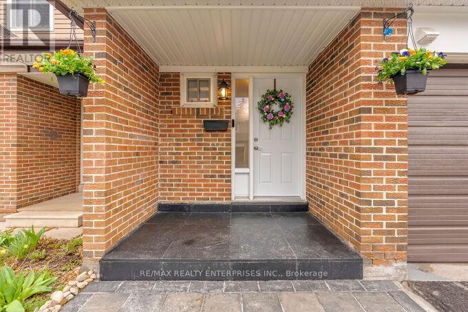 Row / Townhouse for Sale in 27 - 3025 CEDARGLEN GATE|Mississauga (Erindale), Ontario L5C2V7 4