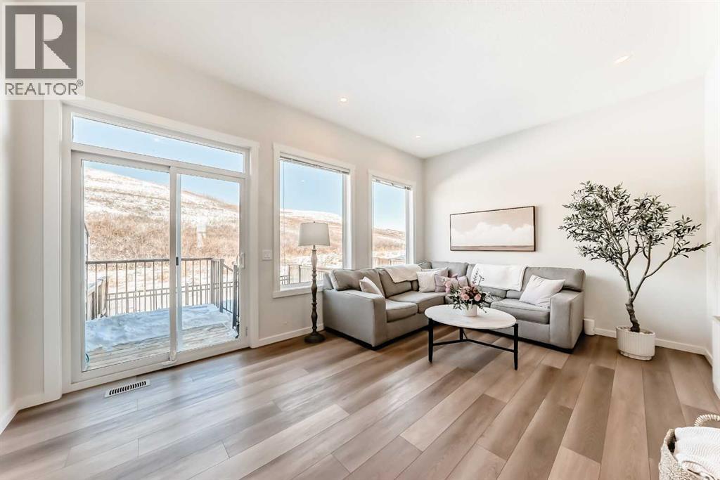 Row / Townhouse for Sale in 272 Cranbrook Square SE|Calgary, Alberta T3M3K8