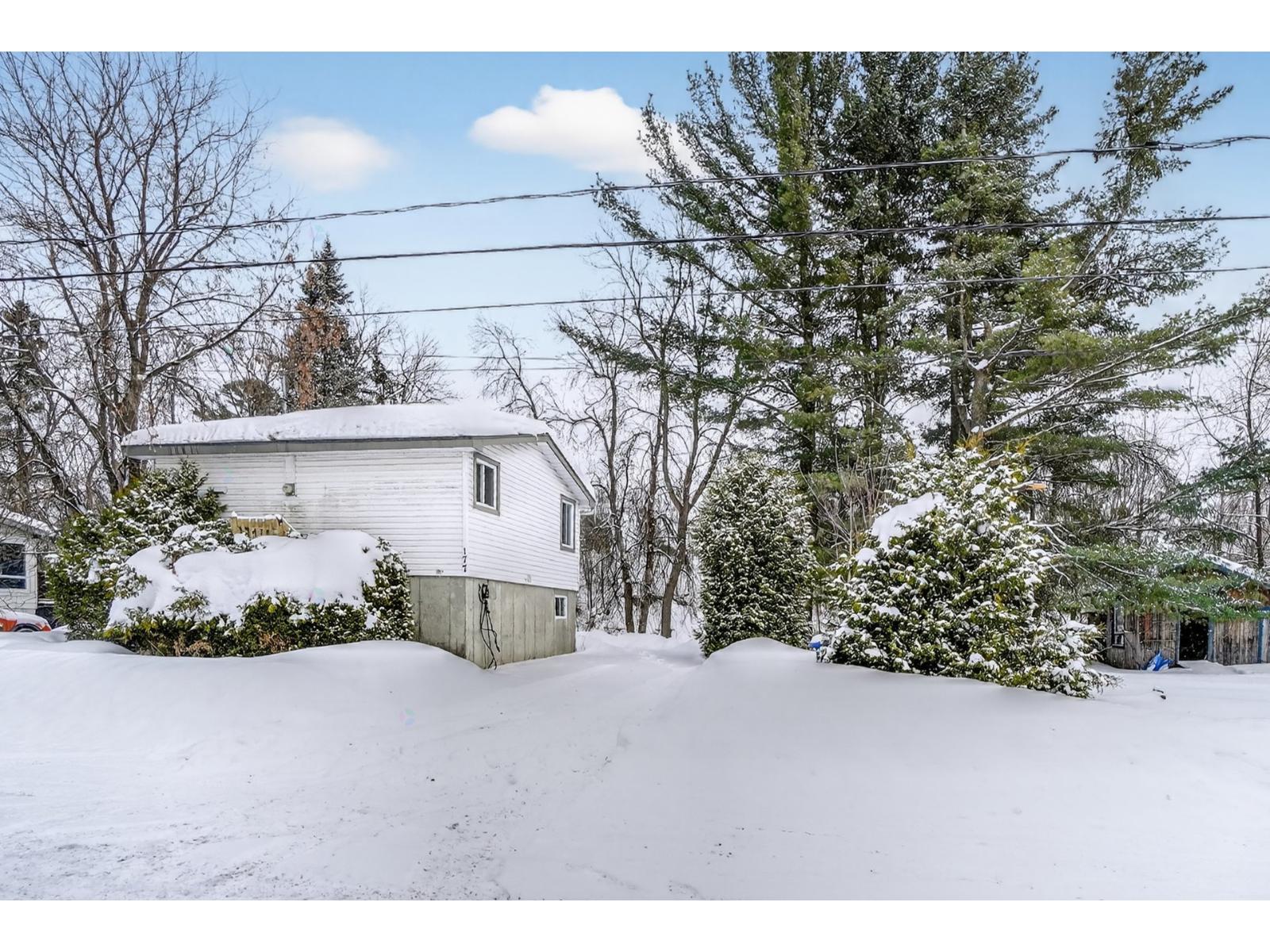 177 Av. Villeneuve, Notre-Dame-des-Prairies, Quebec J6E0N7
