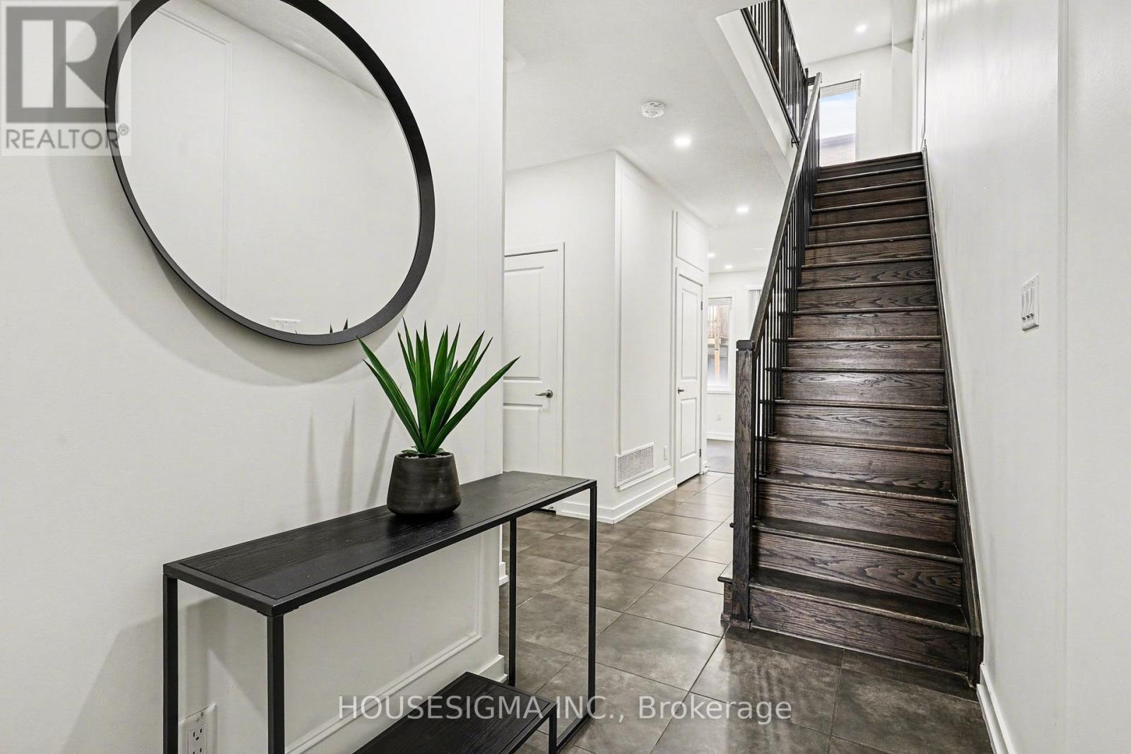 Row / Townhouse for Sale in 197 SABINA DRIVE|Oakville (GO Glenorchy), Ontario L6H0L4 3