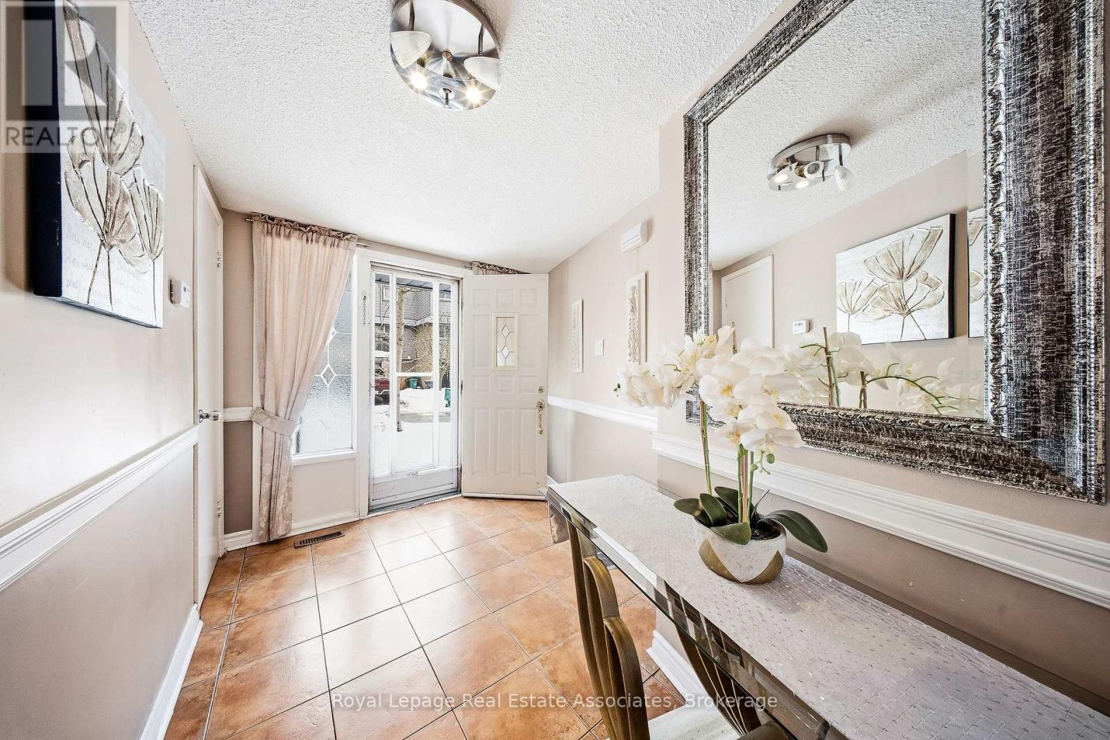 Row / Townhouse for Sale in 111 - 2315 BROMSGROVE ROAD|Mississauga (Clarkson), Ontario L5J4A6 3