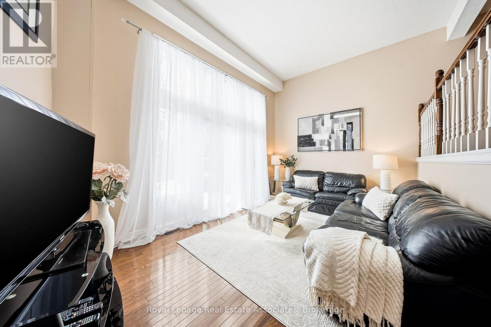 Row / Townhouse for Sale in 111 - 2315 BROMSGROVE ROAD|Mississauga (Clarkson), Ontario L5J4A6 5