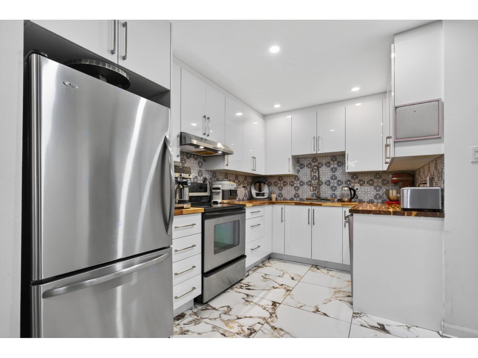 230 Rue St-Henri, #203, La Prairie, Quebec J5R5C8