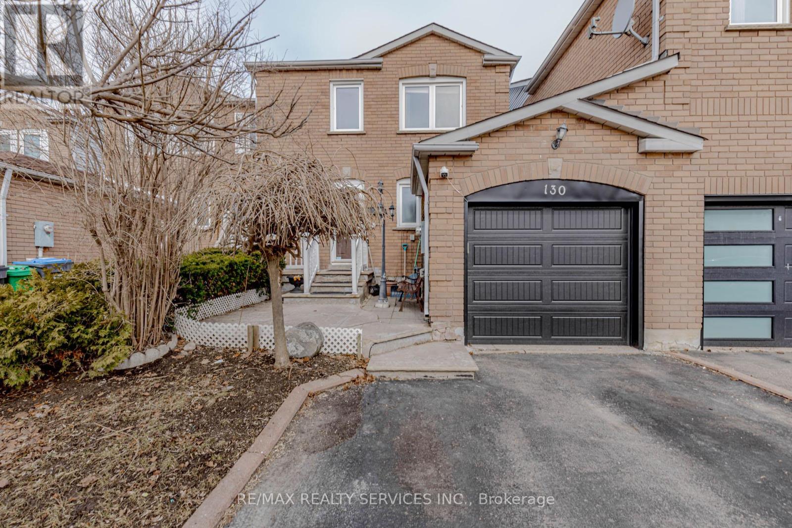 Row / Townhouse for Sale in 130 CUTTERS CRESCENT|Brampton (Fletcher's West), Ontario L6Y4J8 2