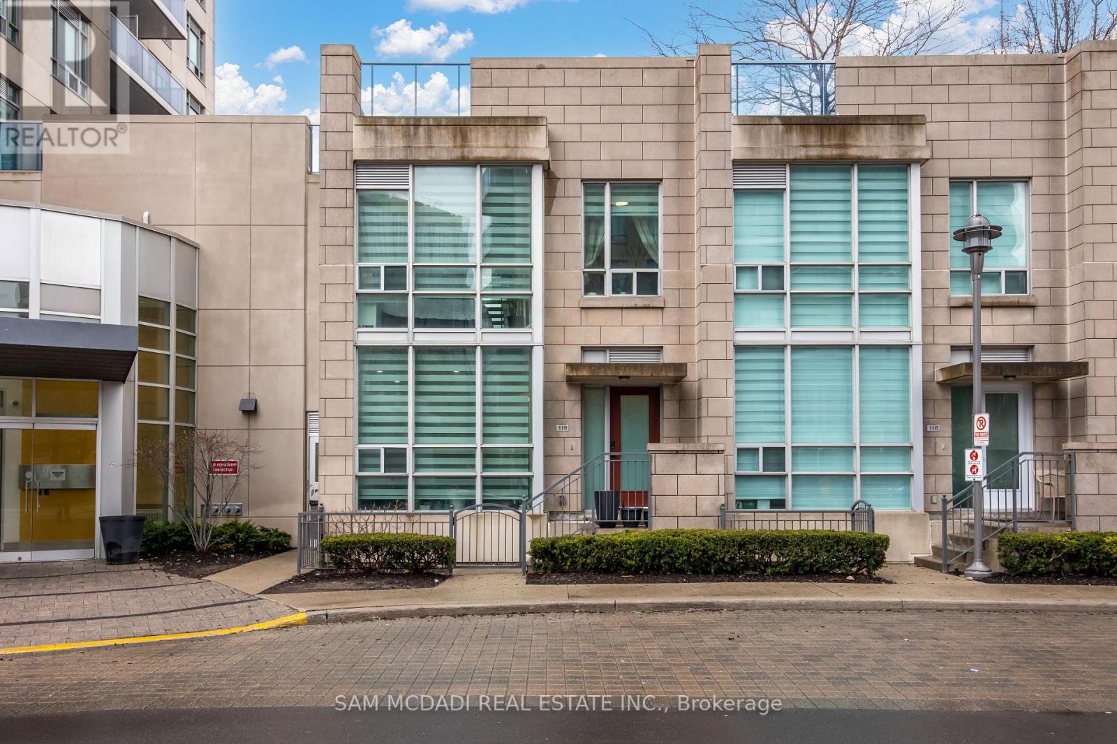 Row / Townhouse for Sale in TH119 - 90 ABSOLUTE AVENUE|Mississauga (City Centre), Ontario L4Z0A1 2