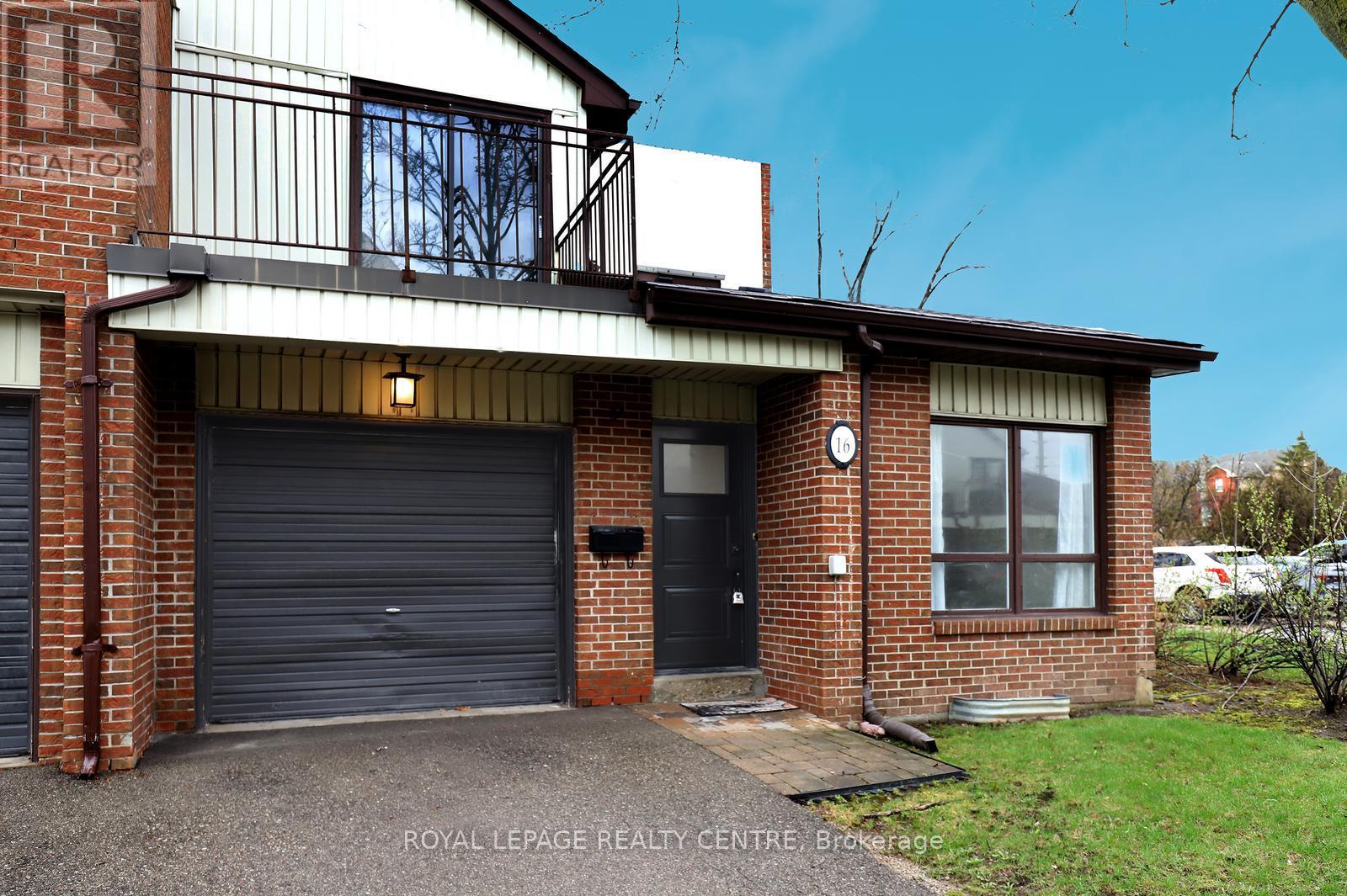 Row / Townhouse for Sale in 16 - 1021 CEDARGLEN GATE|Mississauga (Erindale), Ontario L5C3A7 2
